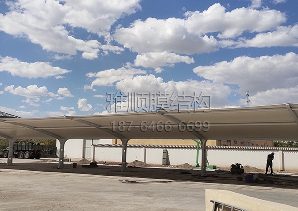 膜結(jié)構(gòu)車棚-阿拉善額濟(jì)納旗畜牧局交付使用